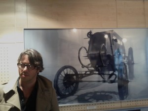 Viktor Antonov devant le chariot originel !
